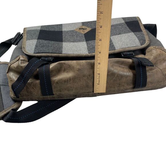 Solo New York Urban Nomad Laptop Messenger in Gray Plaid Shoulder Strap - Picture 4 of 16